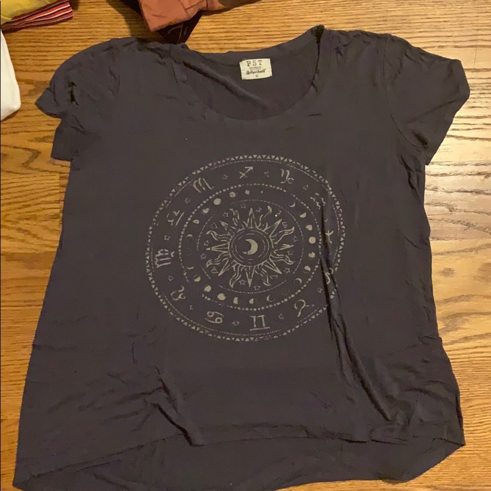 loose fitting navy blue tee